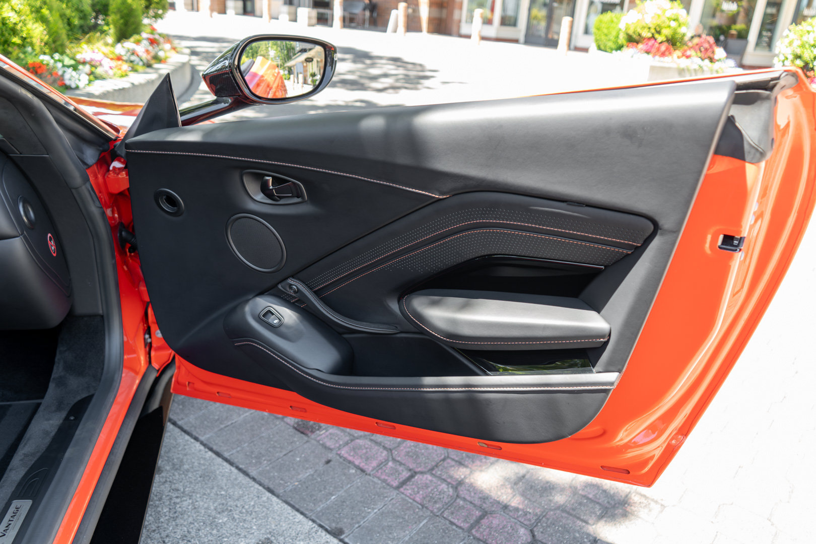 Used 2023 Aston Martin V8 Vantage Roadster RWD image 26