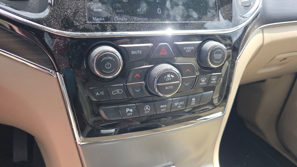 Used 2019 Jeep Grand Cherokee Limited AWD/4WD image 19