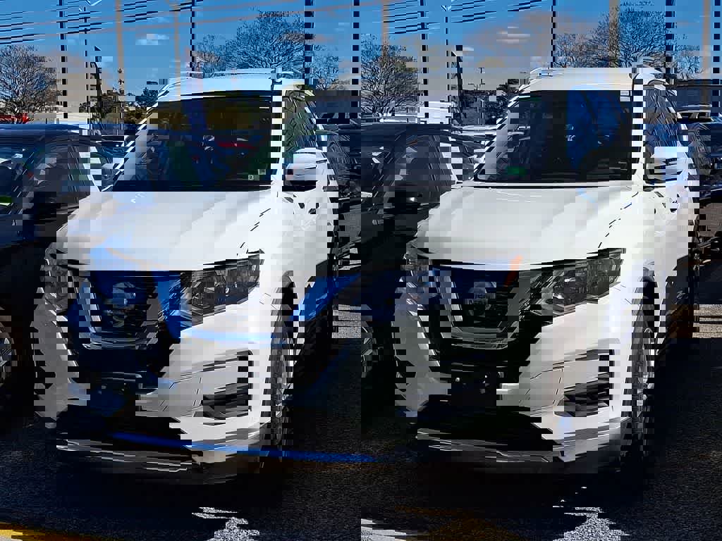 Used 2018 Nissan Rogue SV