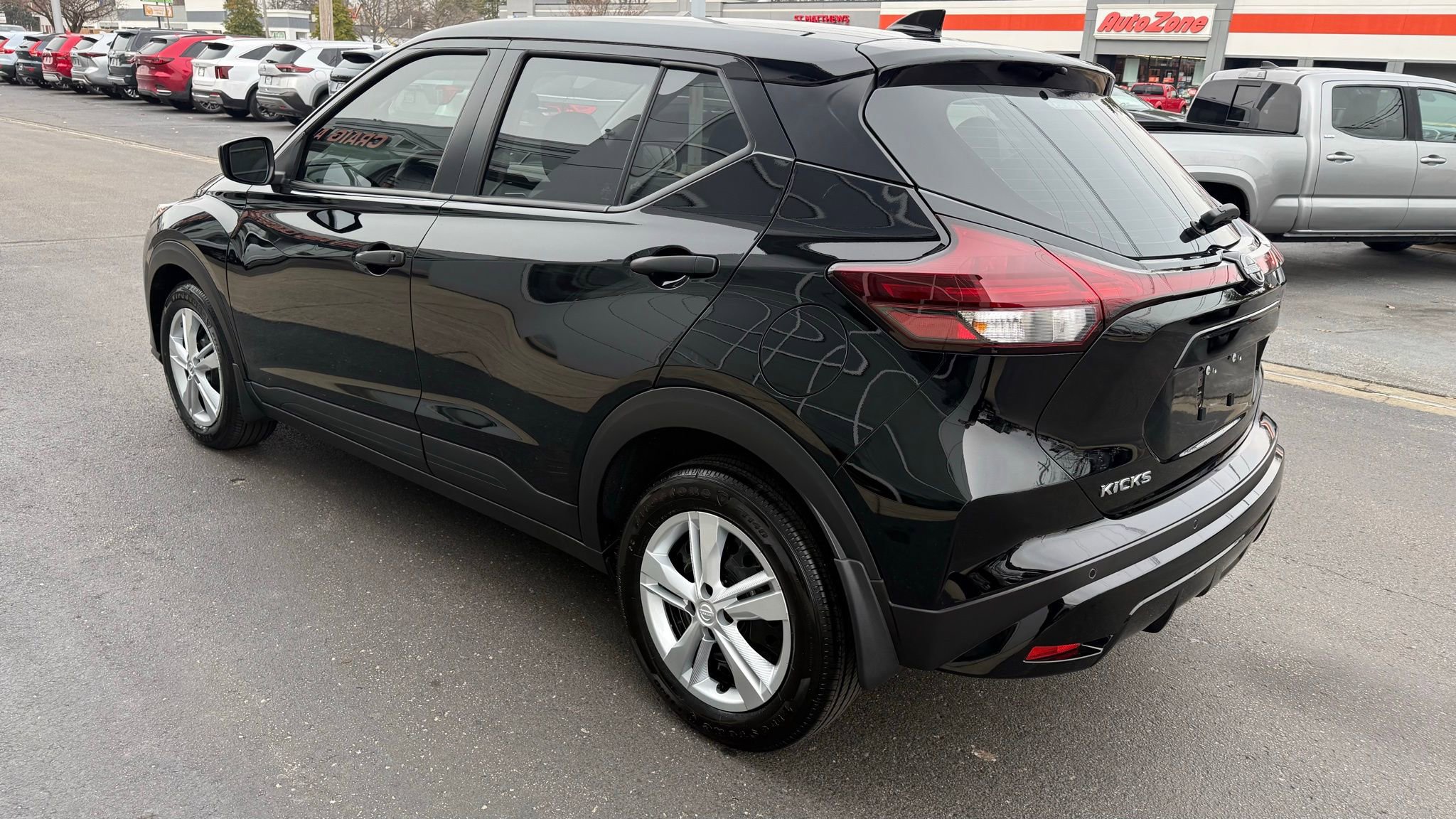 Used 2025 Nissan Kicks Play S image 6