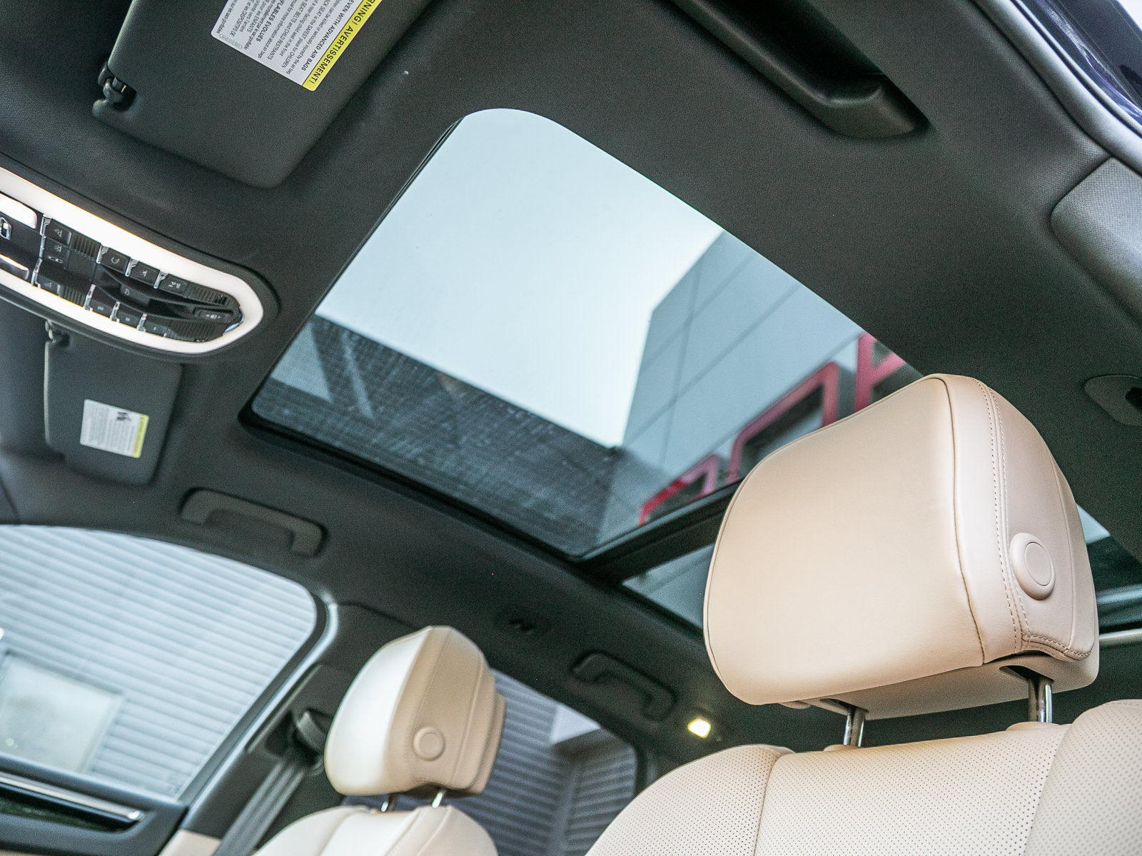Certified 2026 Porsche Macan AWD/4WD image 15