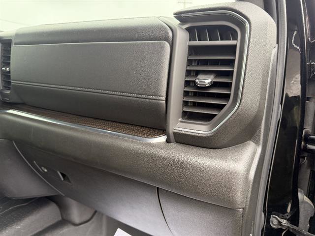 Used 2024 Chevrolet Silverado 2500 LT w/ Z71 Off-Road Package image 18