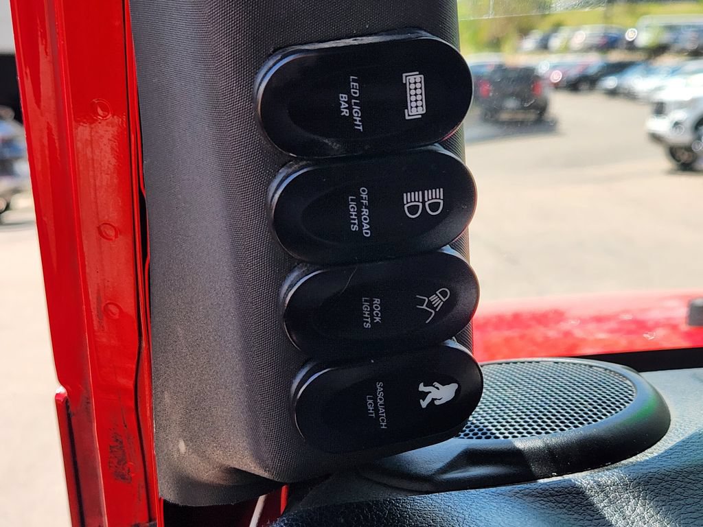 Used 2015 Jeep Wrangler Unlimited Sport AWD/4WD image 21