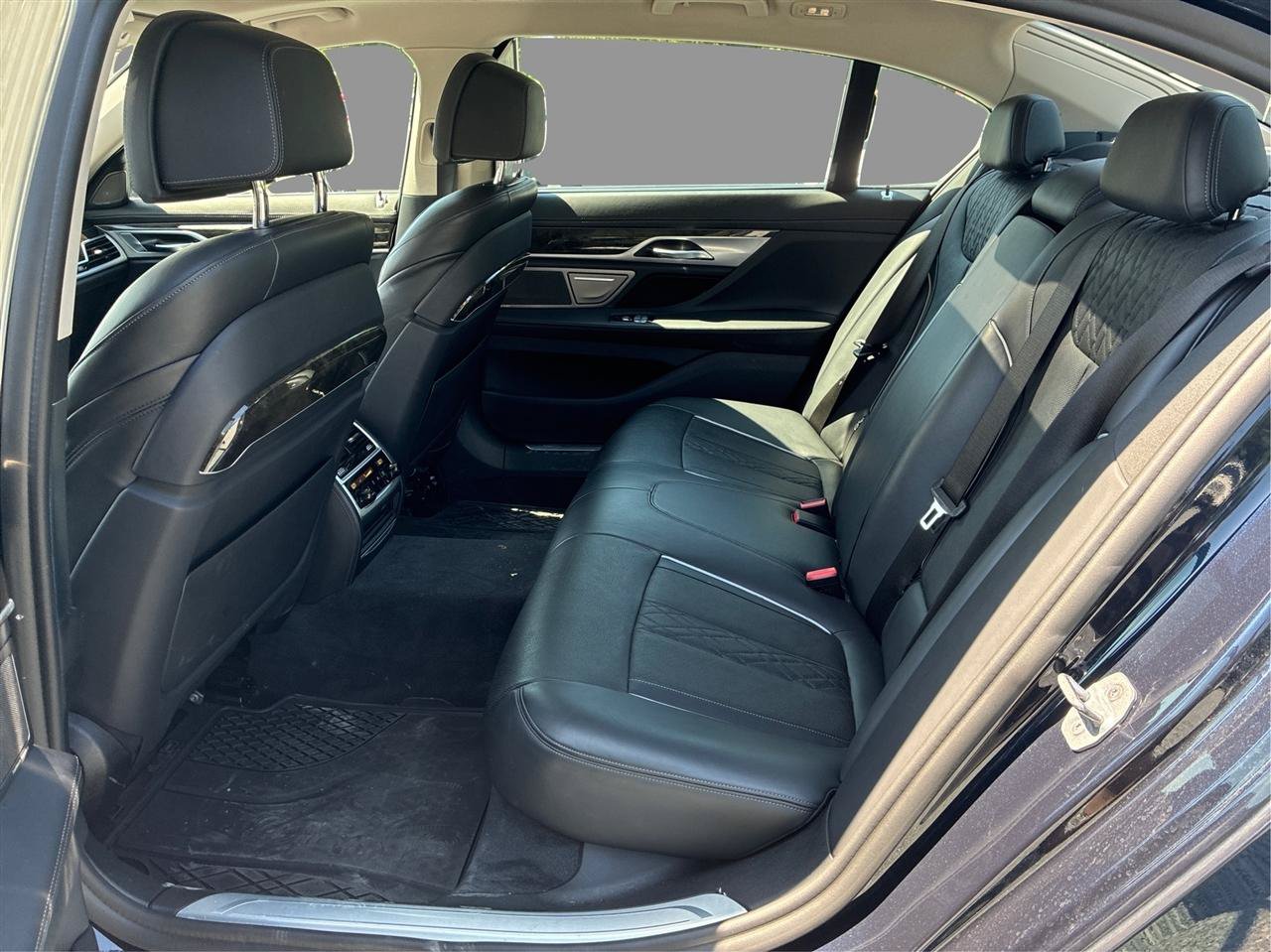 Used 2019 BMW 740i xDrive w/ Executive Package AWD/4WD image 17