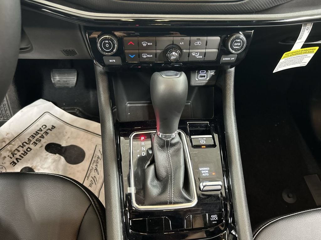 New 2026 Jeep Compass Latitude AWD/4WD image 18
