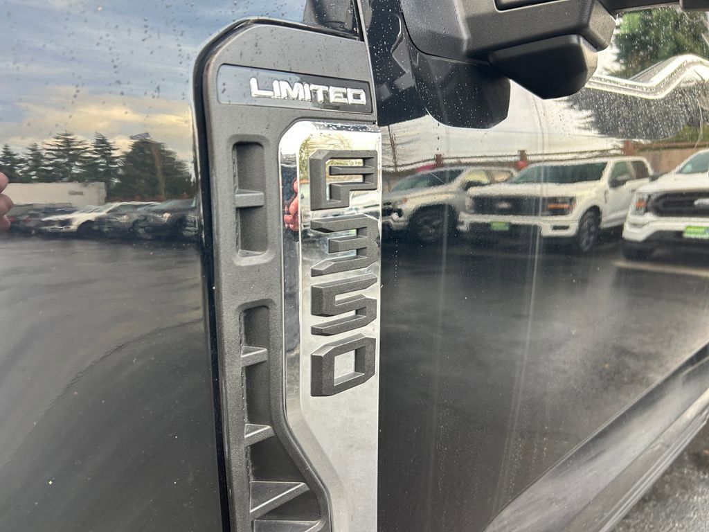 Used 2023 Ford F350 Limited image 31