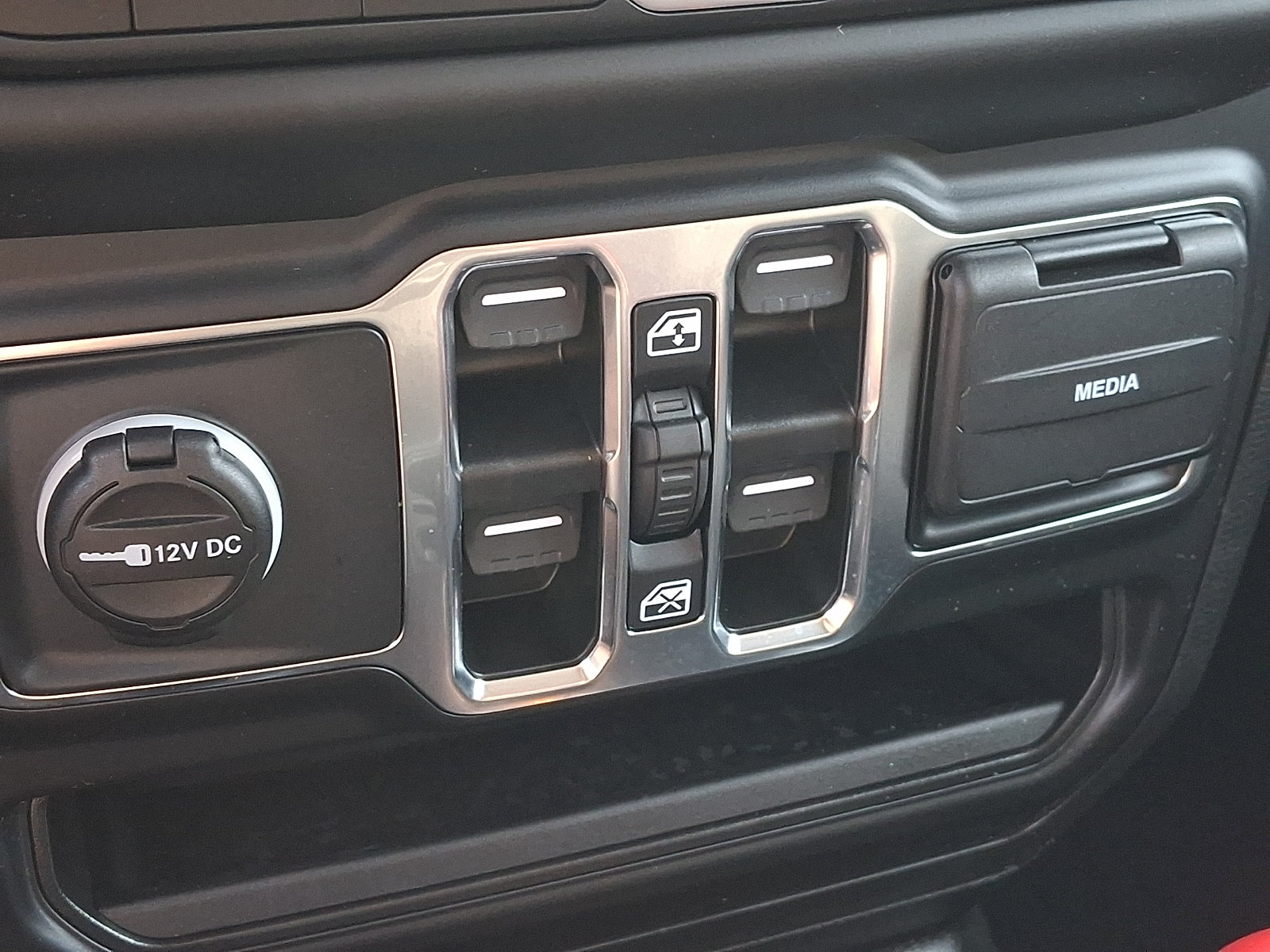 Used 2023 Jeep Wrangler Unlimited Sport AWD/4WD image 16