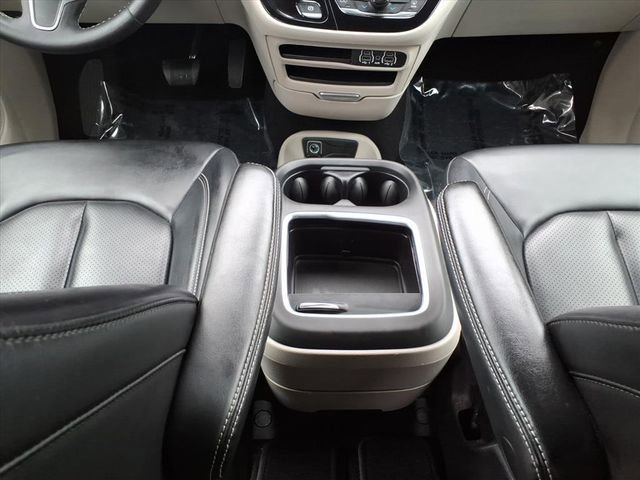 Used 2023 Chrysler Pacifica Touring-L FWD image 15