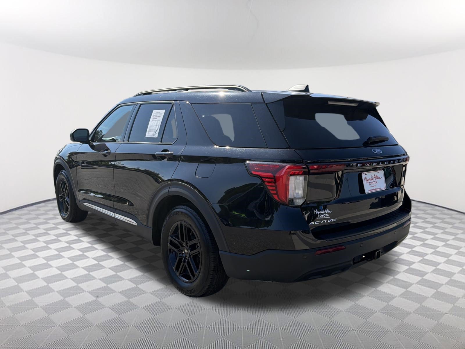 Used 2025 Ford Explorer Active RWD image 14