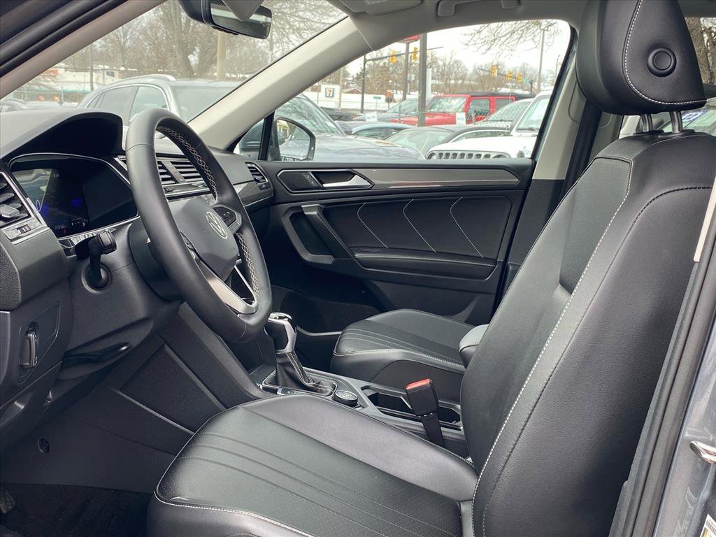 Certified 2023 Volkswagen Tiguan SE w/ Panoramic Sunroof Package image 12