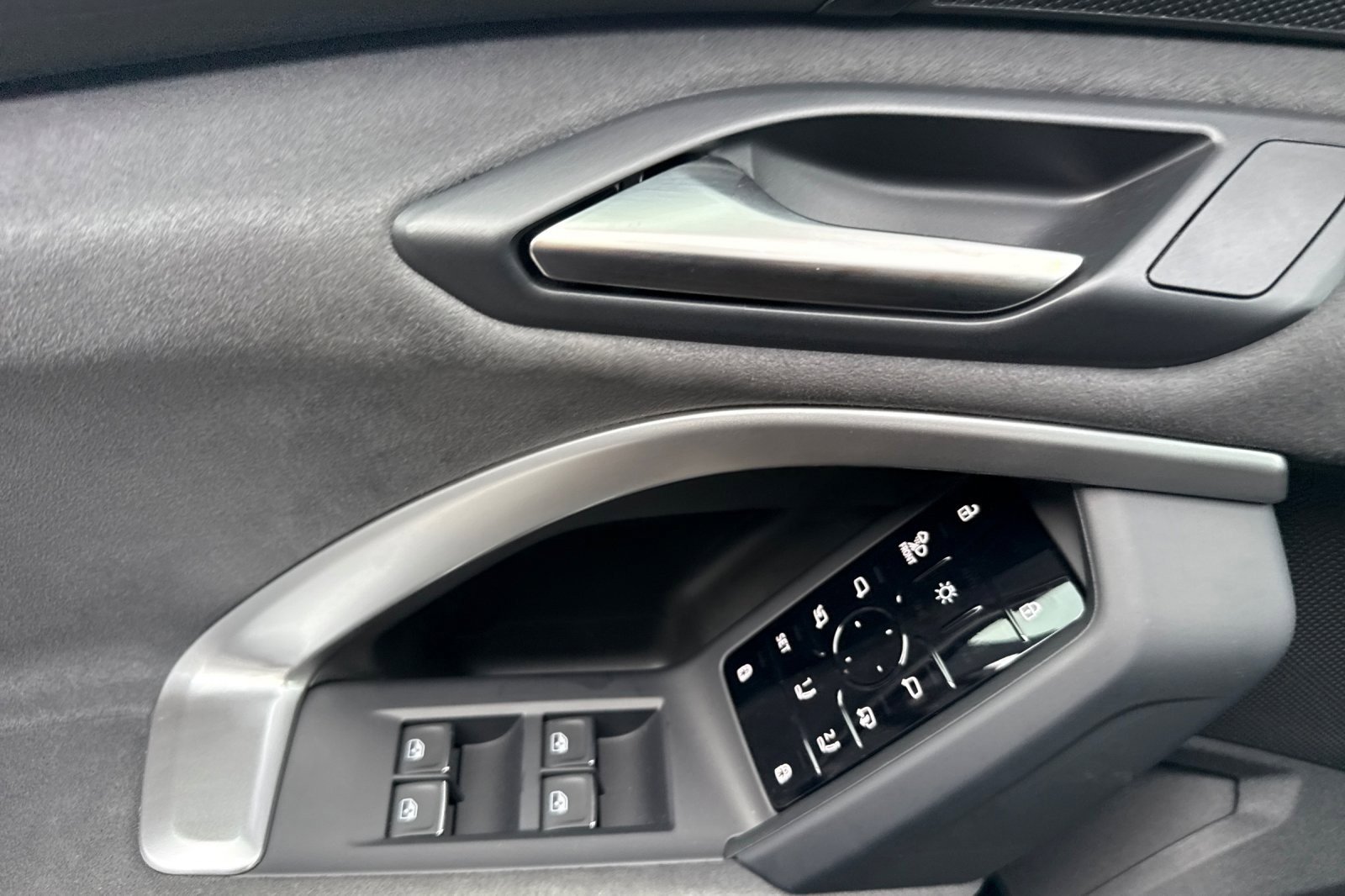 Used 2025 Audi SQ5 Premium Plus w/ Premium Plus Package image 10