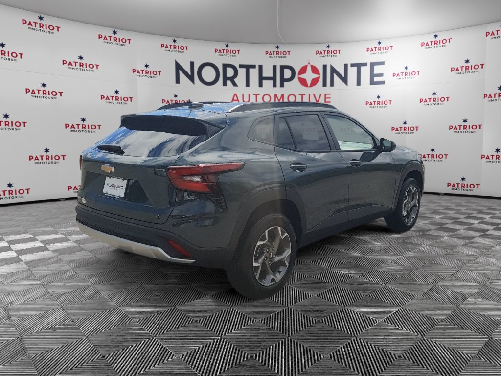 Used 2025 Chevrolet Trax LT FWD image 6