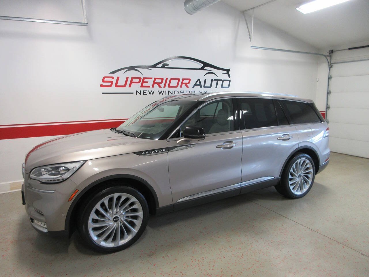 Used 2020 Lincoln Aviator Reserve w/ Equipment Group 202A AWD/4WD image 2