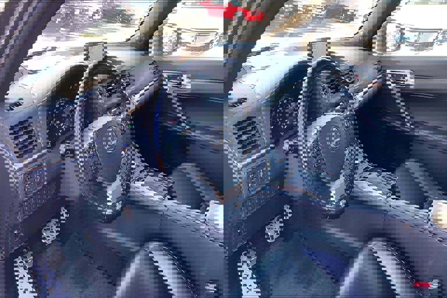 Used 2017 Lexus CT 200h image 16