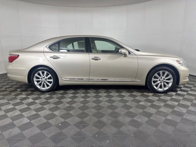 Used 2010 Lexus LS 460 RWD image 2