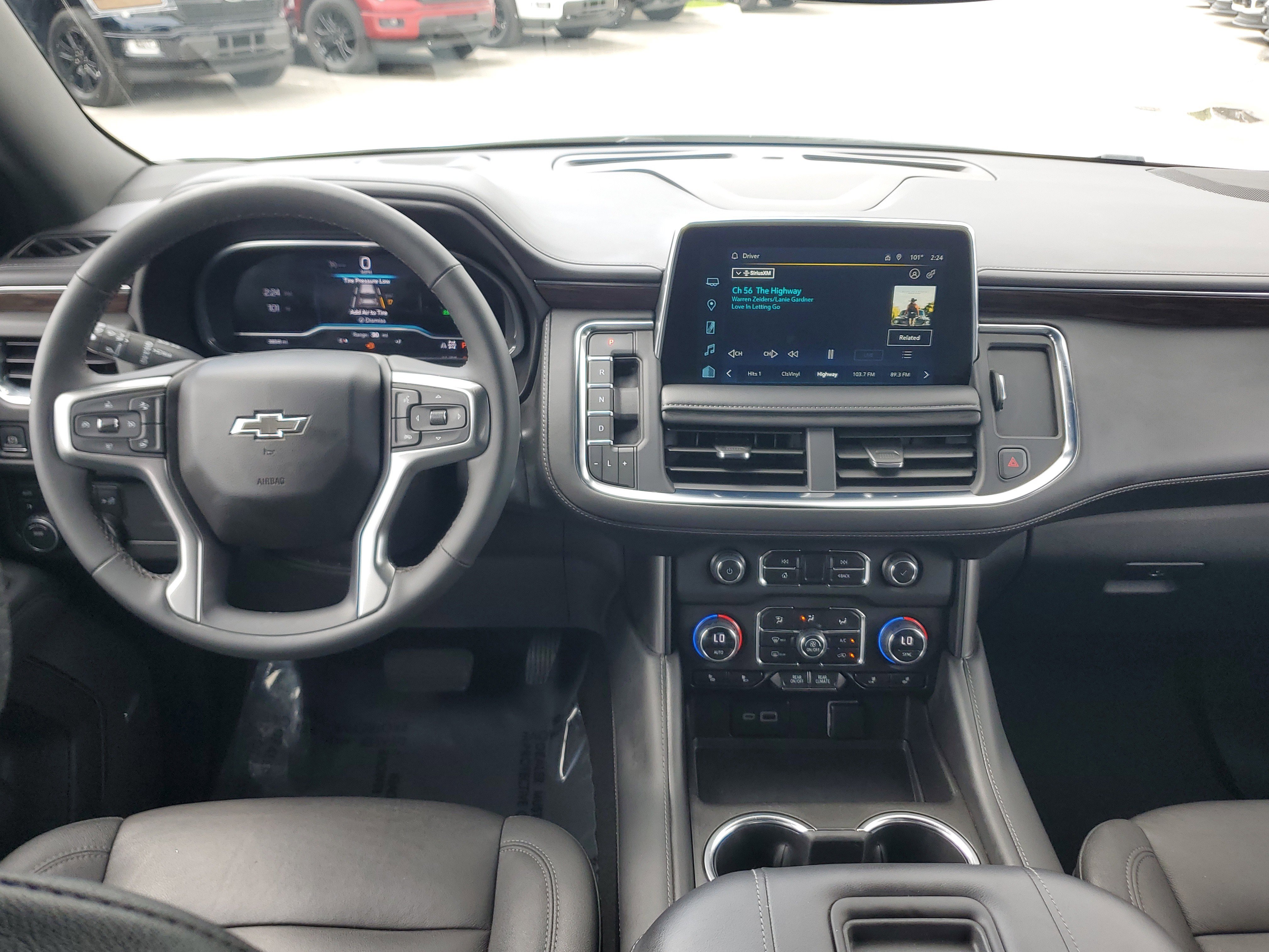 Used 2023 Chevrolet Suburban Z71 w/ Luxury Package AWD/4WD image 18