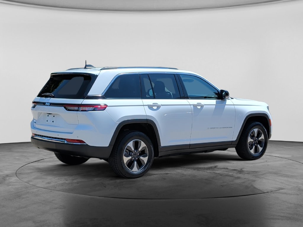 Used 2023 Jeep Grand Cherokee 4WD 4xe image 7