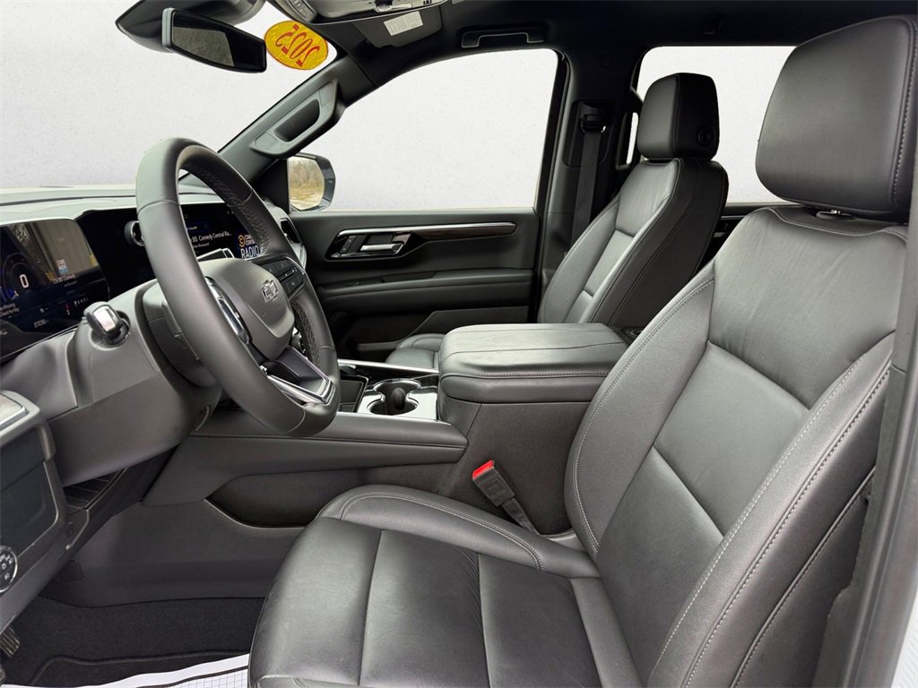 Used 2025 Chevrolet Suburban Z71 image 9