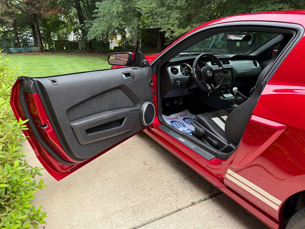 Used 2013 Ford Mustang Shelby GT500 RWD image 37