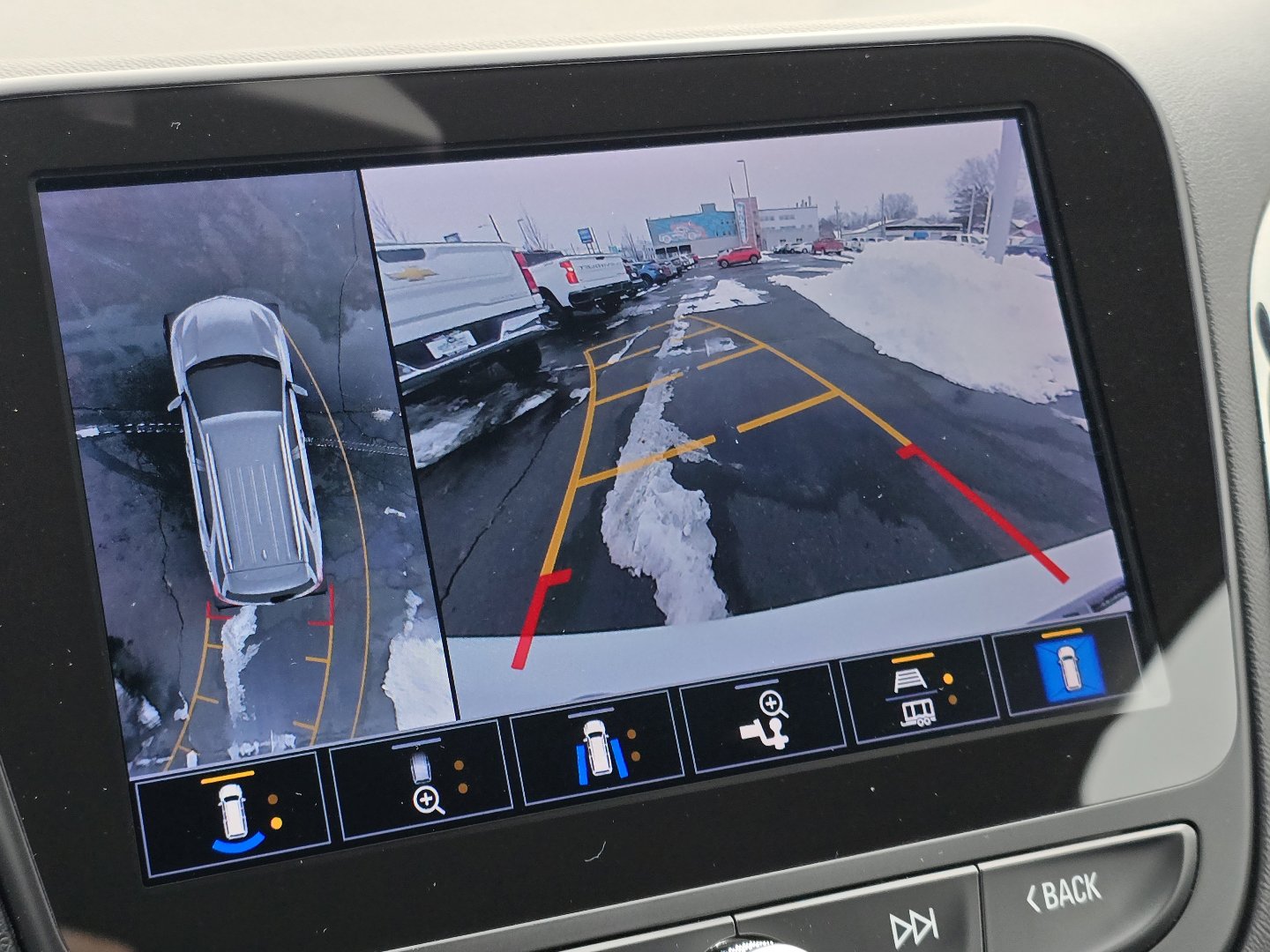 Certified 2022 Chevrolet Equinox RS w/ Infotainment Package image 4