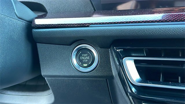 Used 2025 Chevrolet Traverse RS image 18