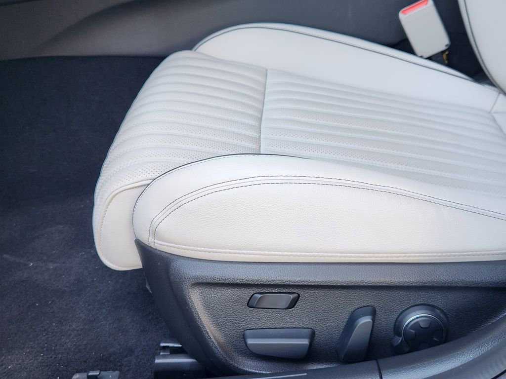 Used 2024 Genesis G70 3.3T Advanced image 22