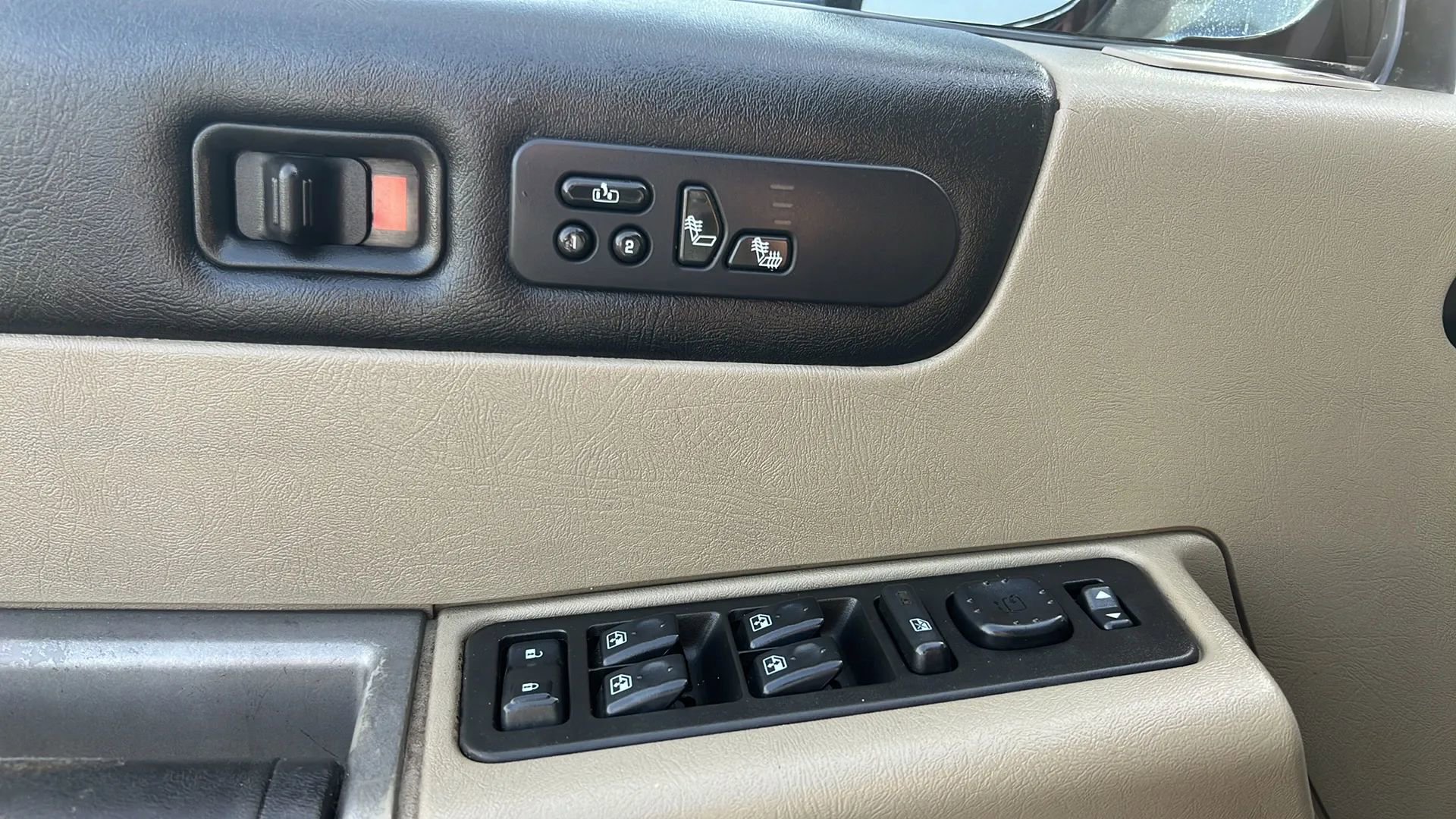 Used 2004 HUMMER H2 w/ Preferred Equipment Group image 16