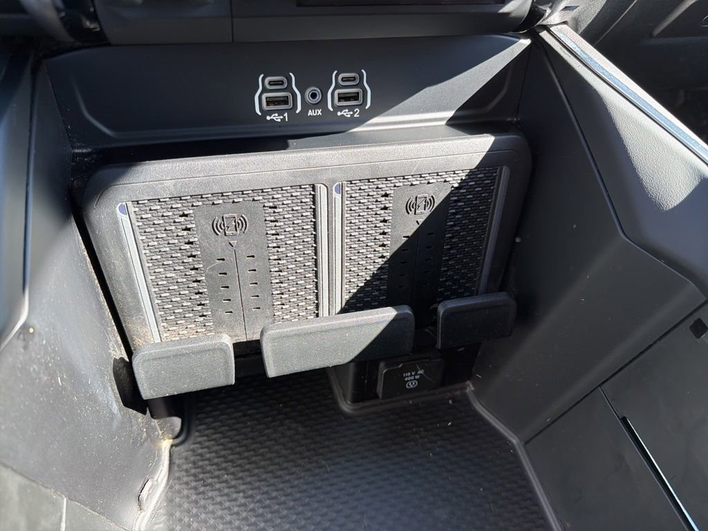 Used 2025 RAM 3500 Laramie w/ Sport Appearance Package image 32