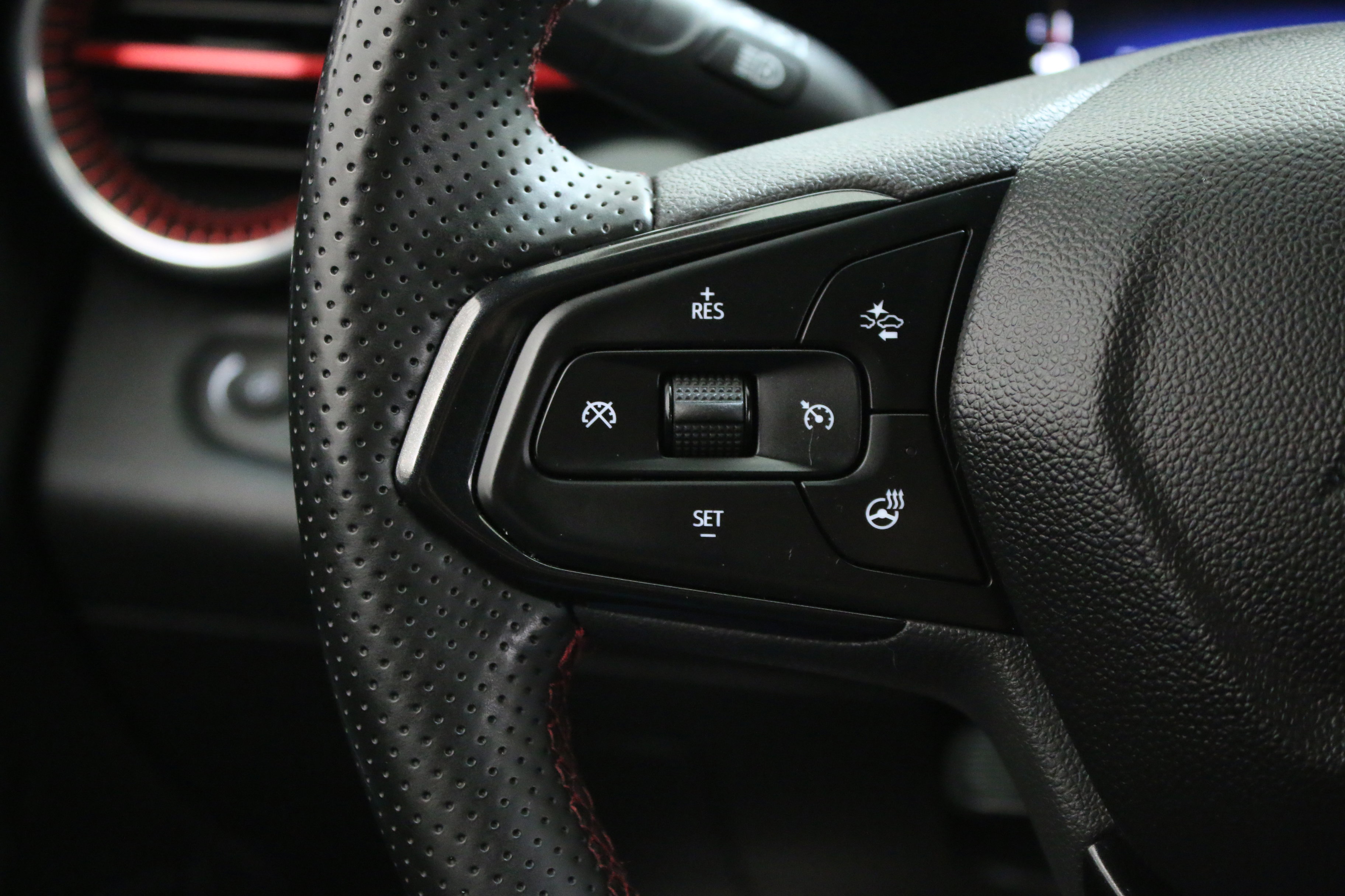 Used 2024 Chevrolet Trax RS w/ Driver Confidence Package image 14