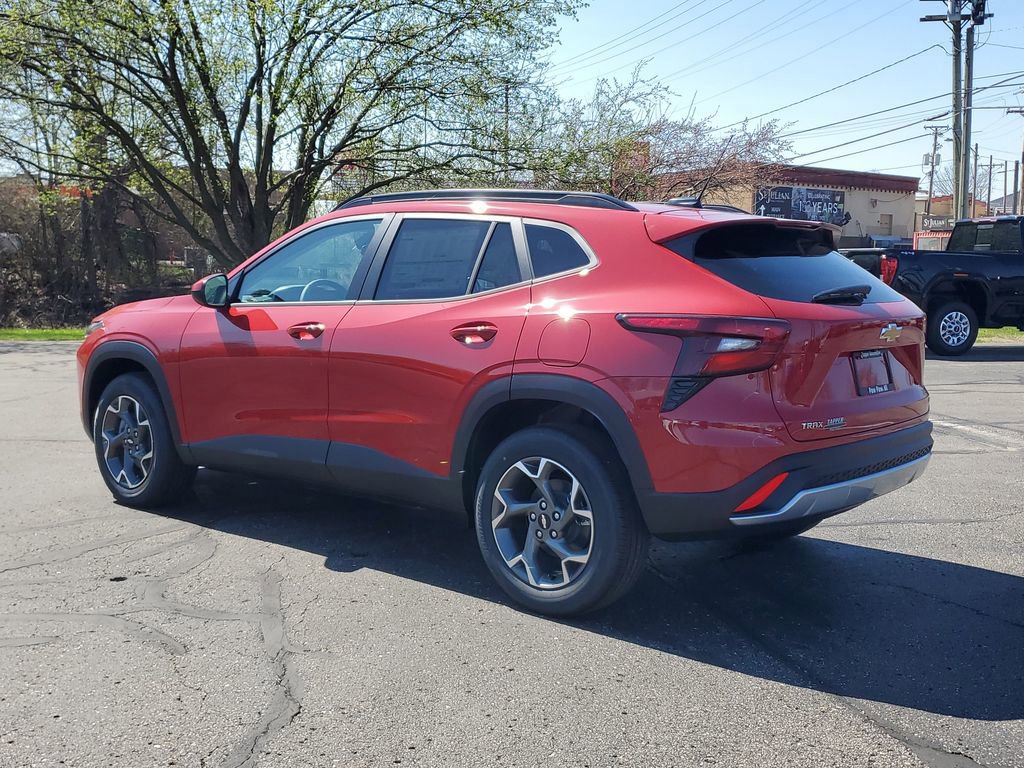 New 2026 Chevrolet Trax LT w/ Driver Confidence Package FWD image 4