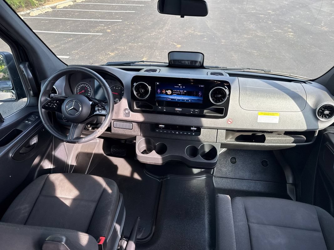 Used 2025 Mercedes-Benz Sprinter 2500 image 21
