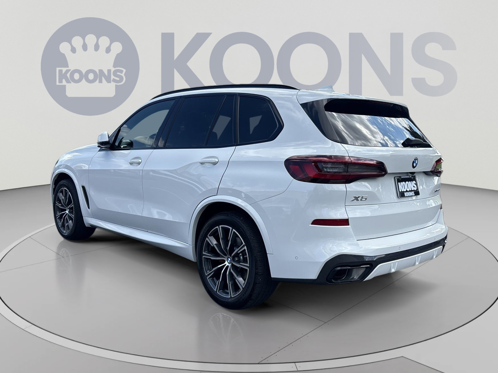 Used 2023 BMW X5 xDrive40i w/ M Sport Package AWD/4WD image 4