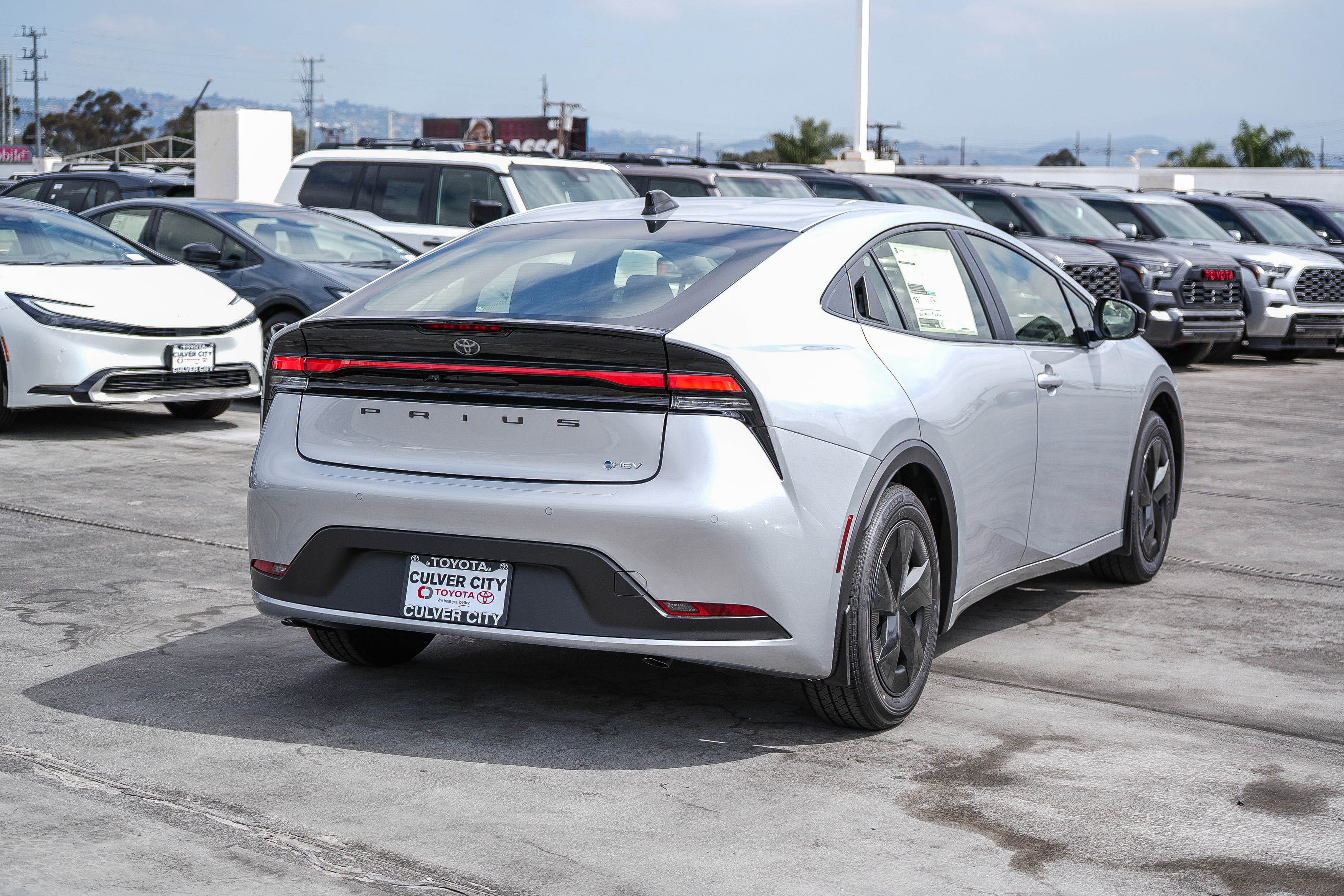 New 2027 Toyota Prius LE FWD image 7