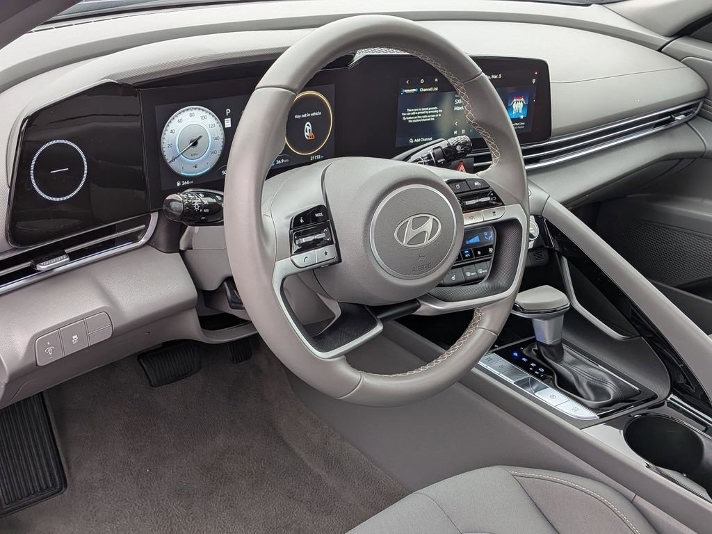 Used 2025 Hyundai Elantra SEL FWD image 10