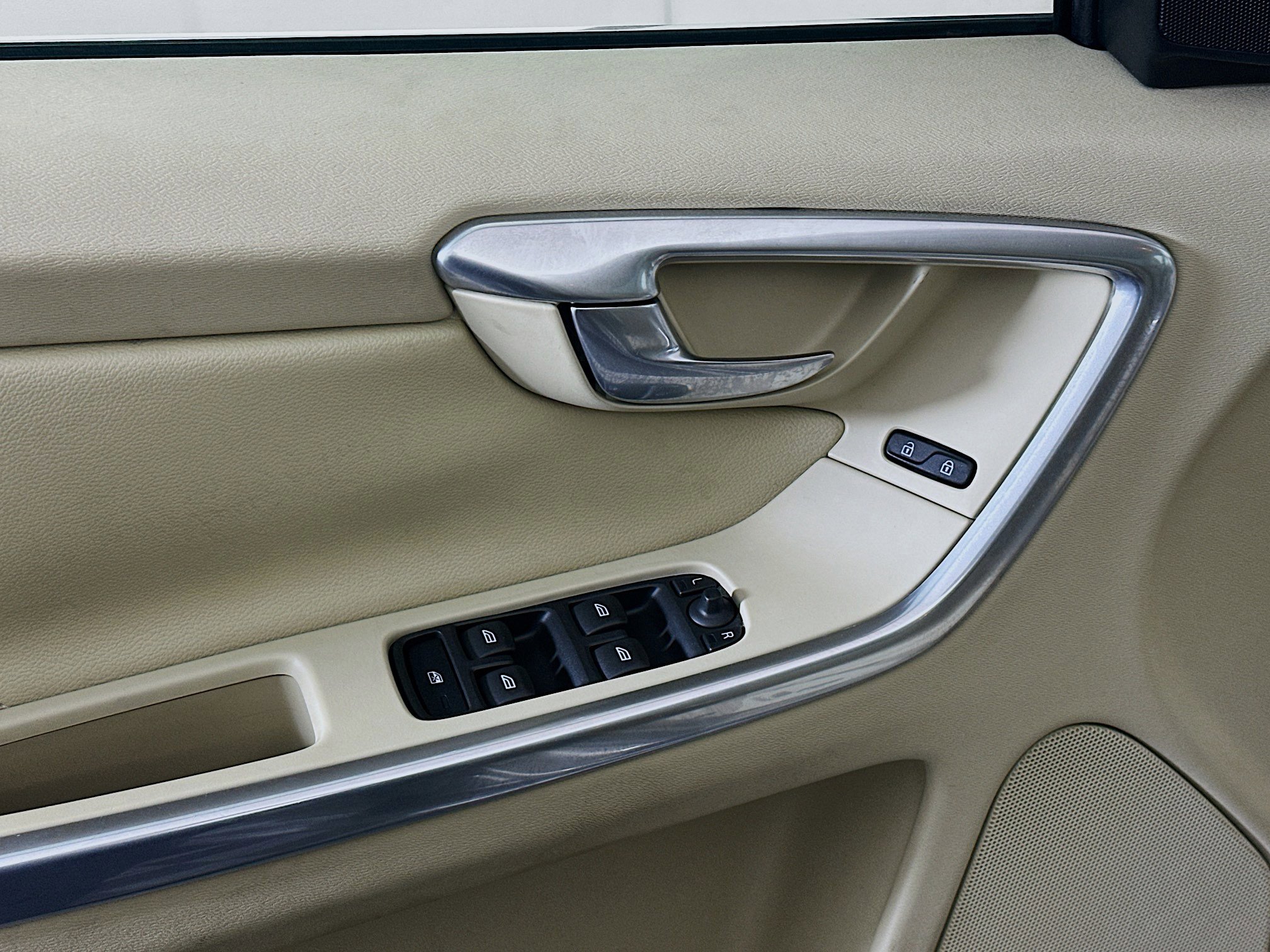 Used 2015 Volvo XC60 T5 Premier image 15