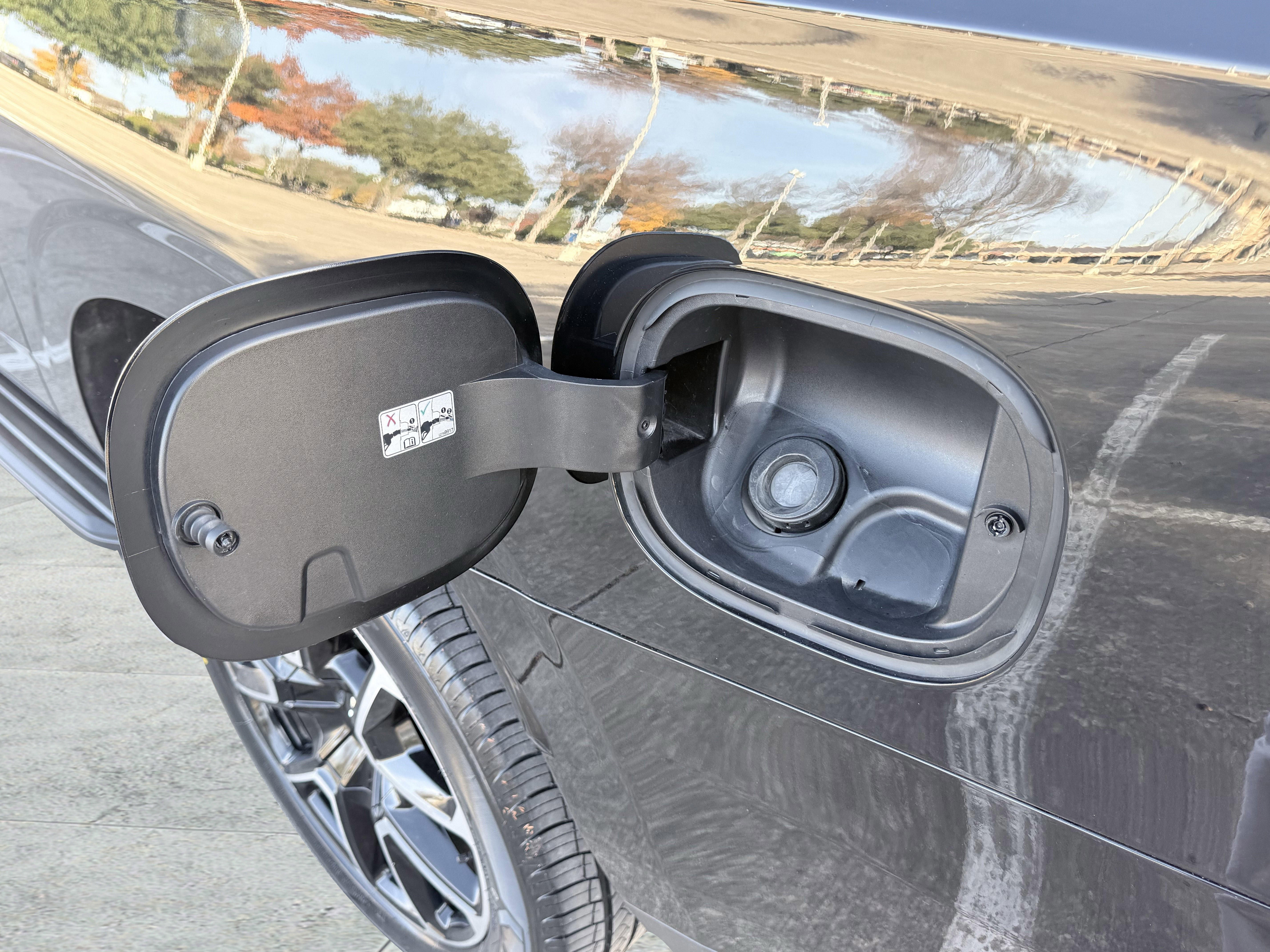 Used 2021 Chevrolet Suburban RST w/ Luxury Package image 74