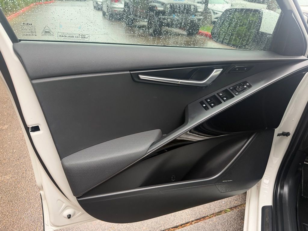 Used 2023 Kia Niro Wave w/ Wave Preserve Package FWD image 10