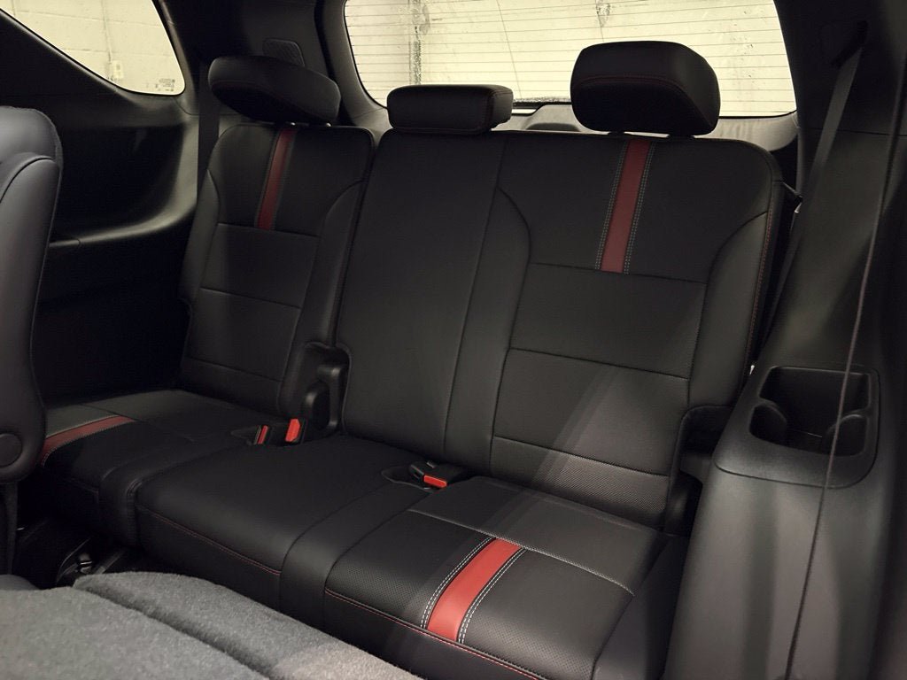 New 2027 Chevrolet Traverse RS w/ LPO, Floor Liner Package AWD/4WD image 34
