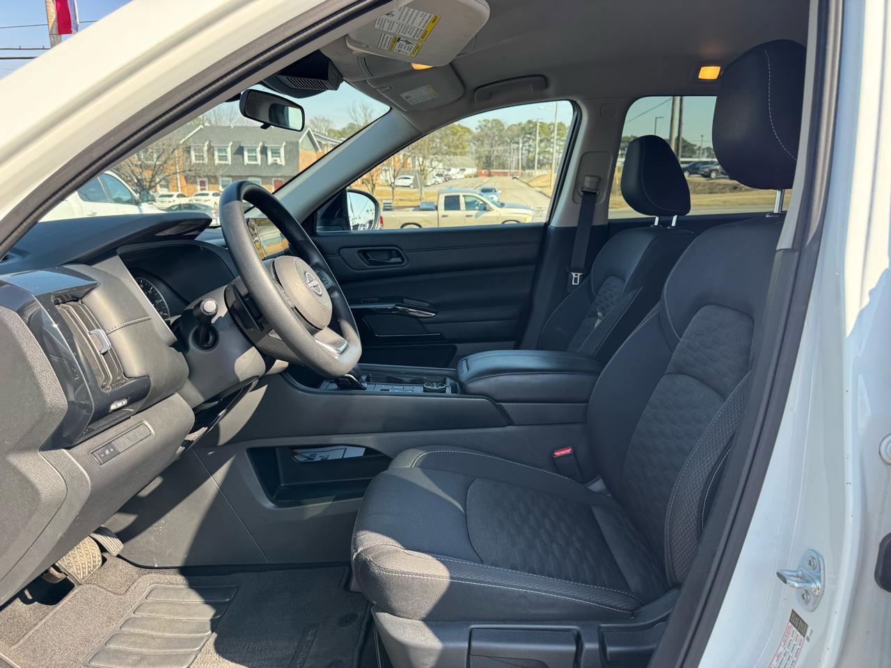Used 2023 Nissan Pathfinder S AWD/4WD image 13
