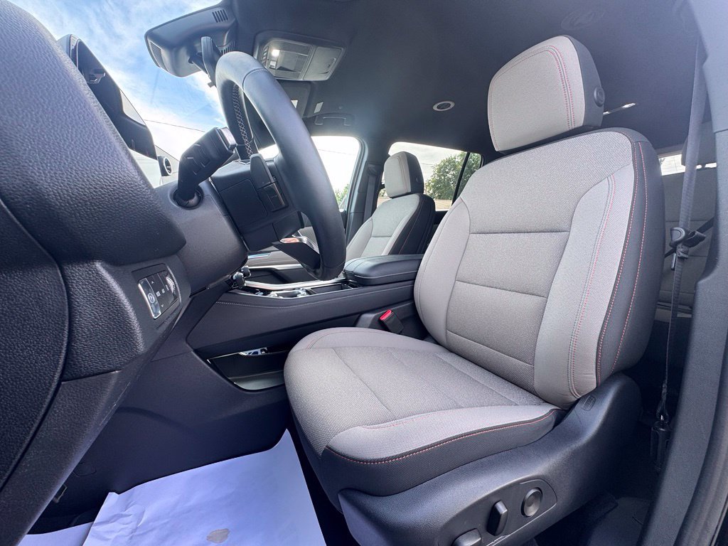 Used 2026 Chevrolet Traverse LT w/ Driver Confidence Package AWD/4WD image 16