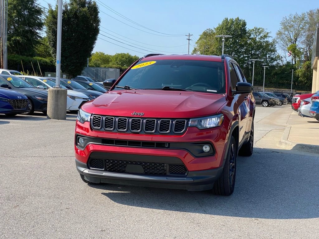 Used 2025 Jeep Compass Latitude w/ Altitude Special Edition AWD/4WD image 3