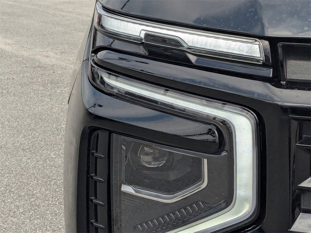 Used 2025 Chevrolet Suburban Z71 image 9