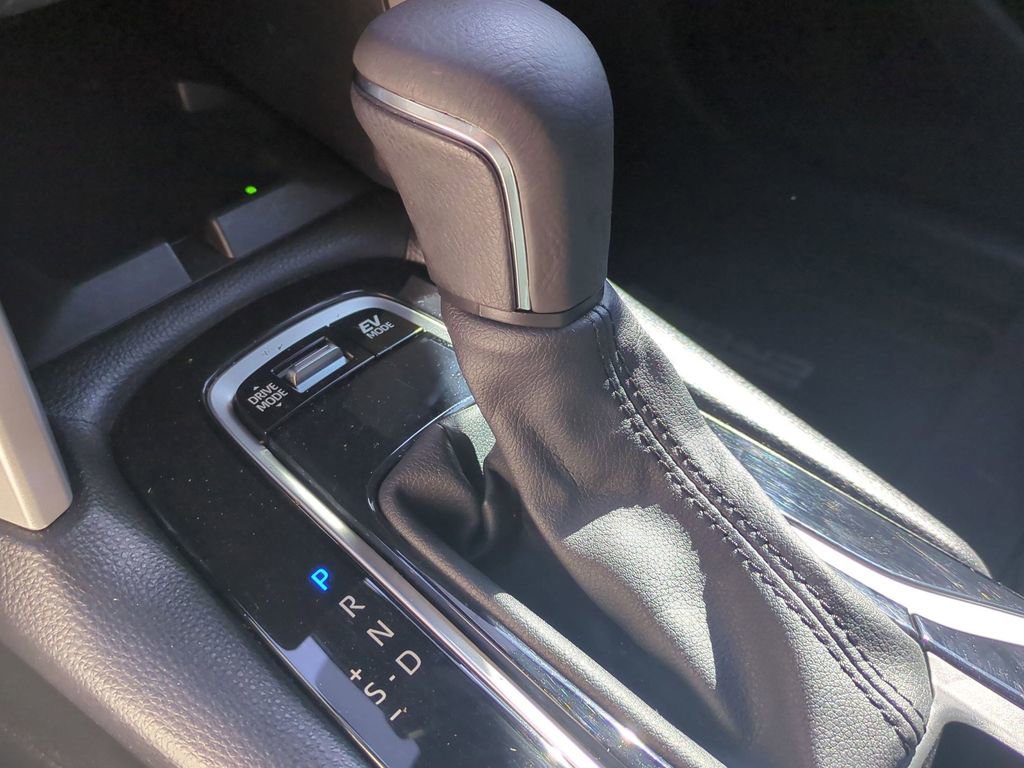 Used 2024 Toyota Corolla Cross XSE w/ Convenience Package image 17