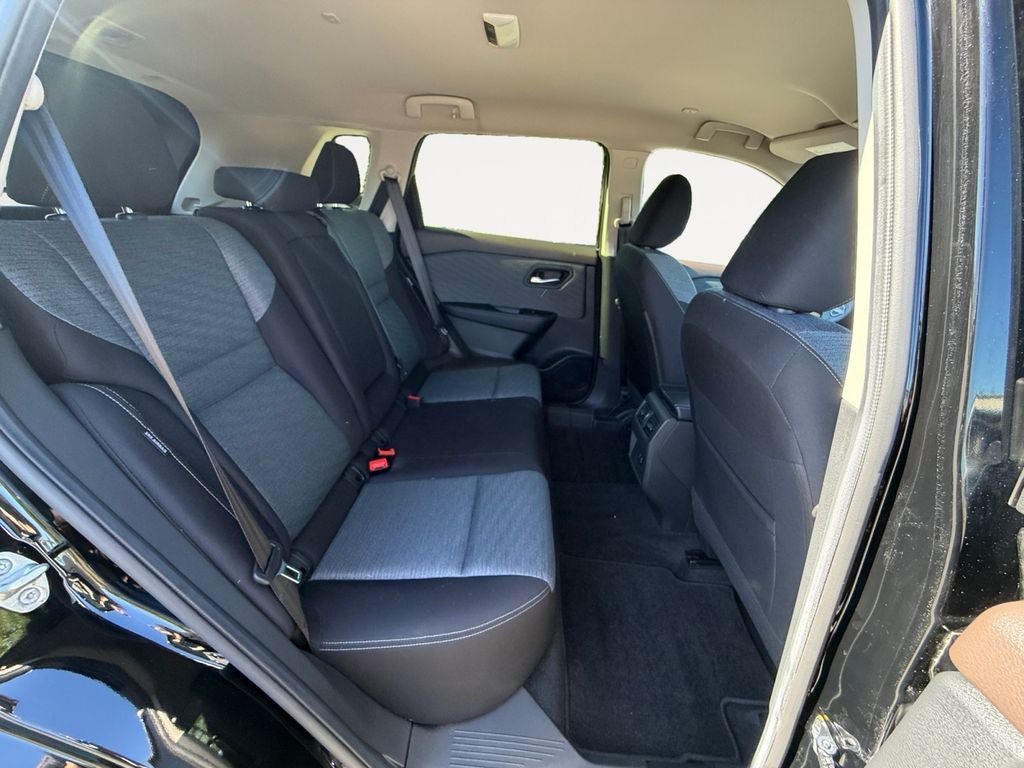 Used 2023 Nissan Rogue SV AWD/4WD image 23
