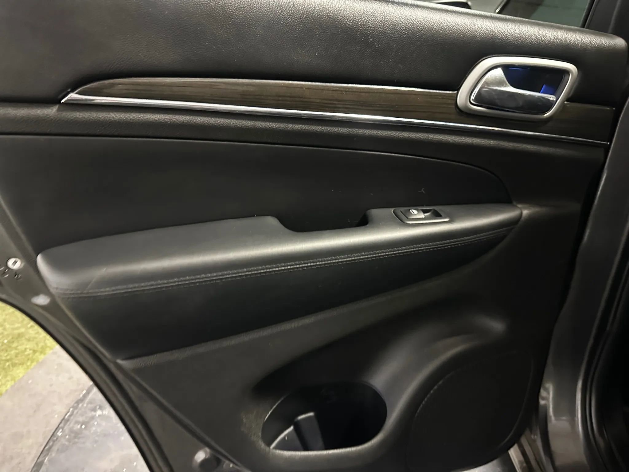 Used 2018 Jeep Grand Cherokee Overland image 15