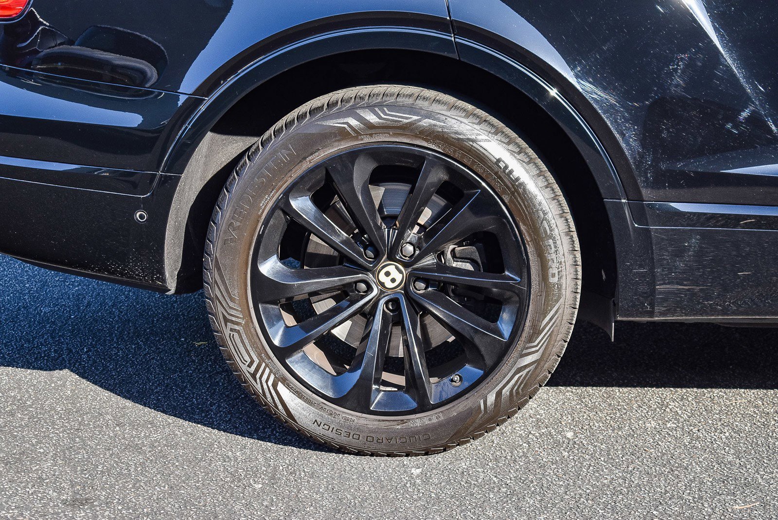 Used 2019 Bentley Bentayga image 11