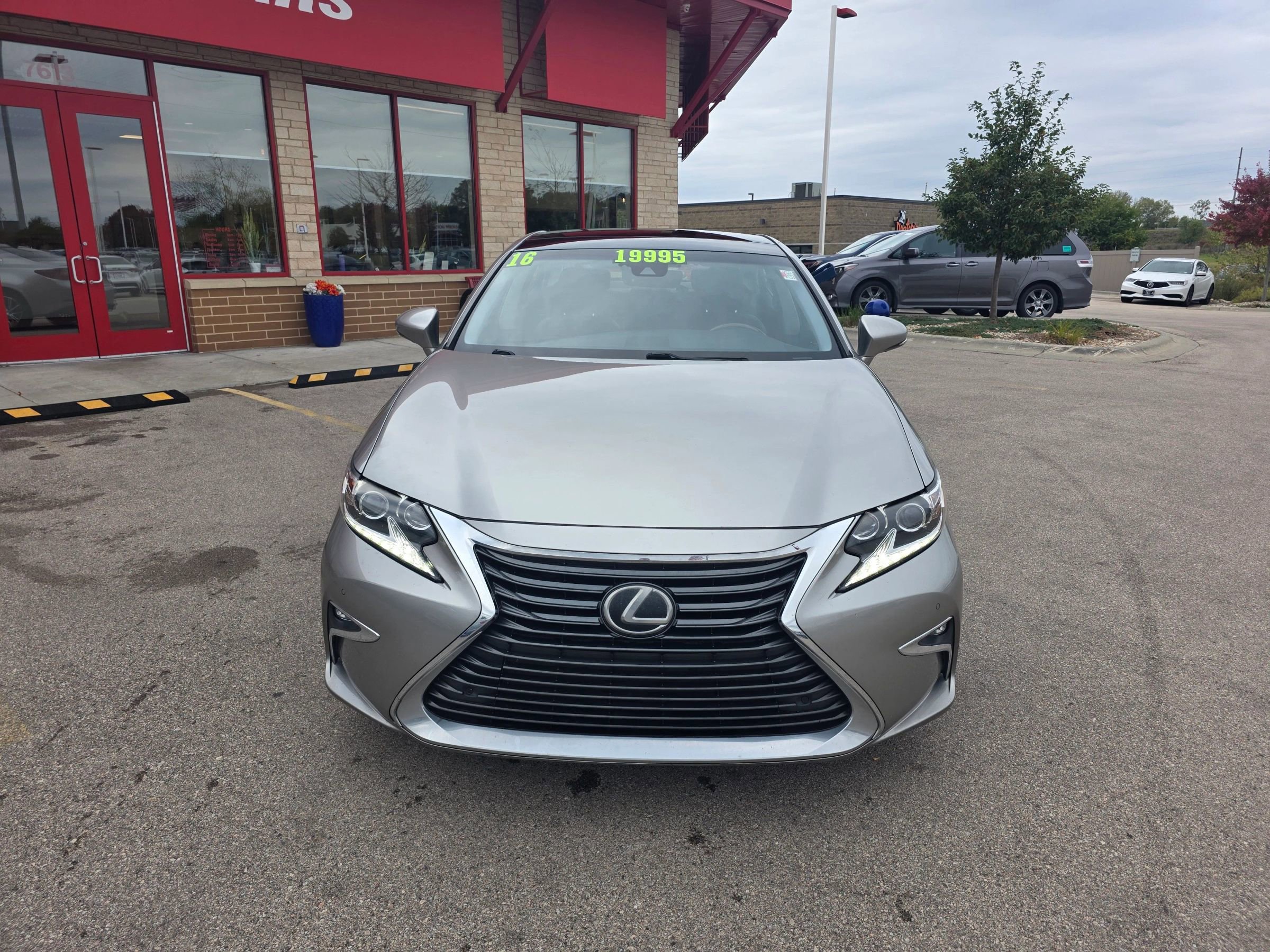 Used 2016 Lexus ES 350 FWD image 2