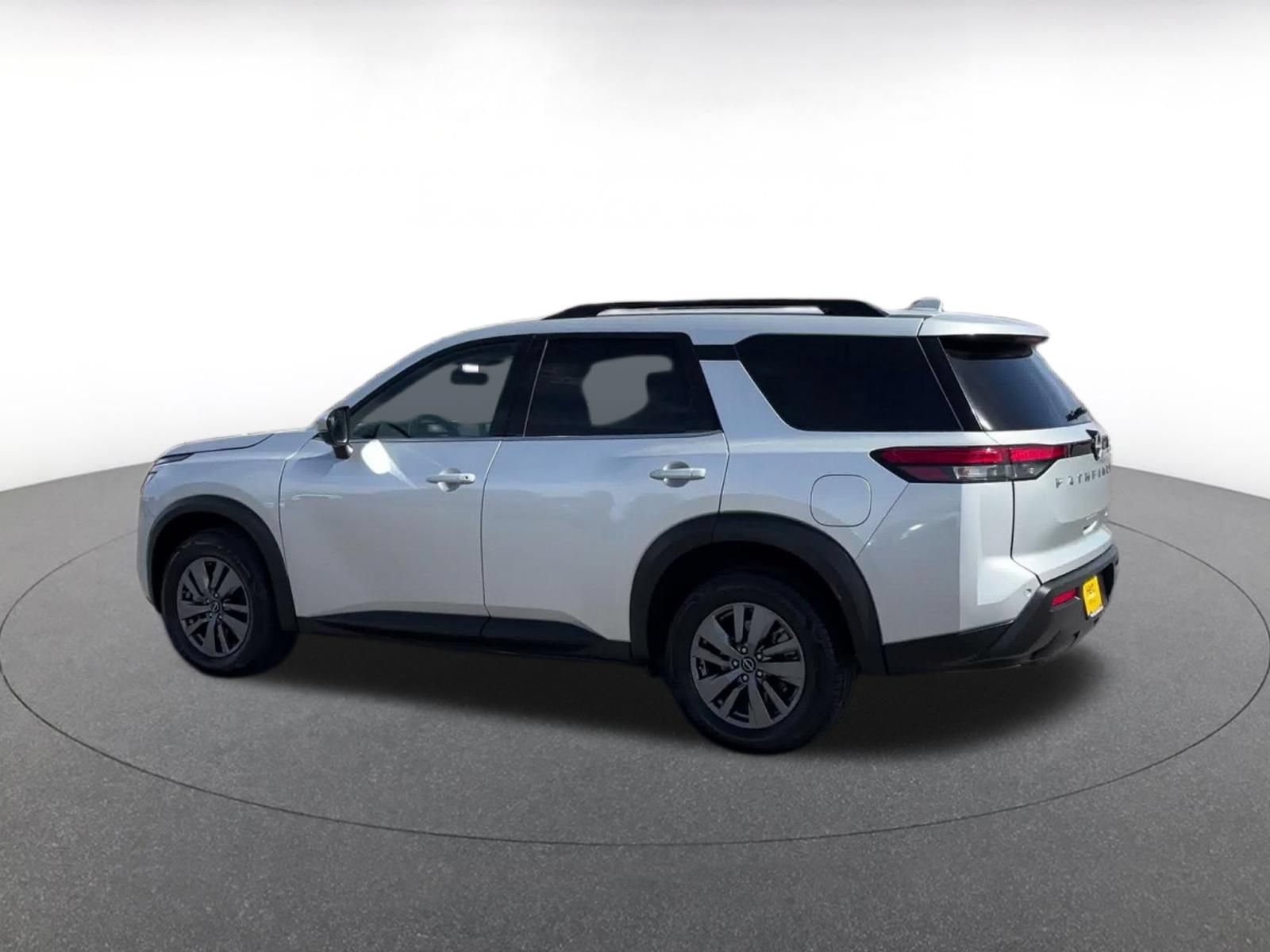 Used 2025 Nissan Pathfinder SV AWD/4WD image 8