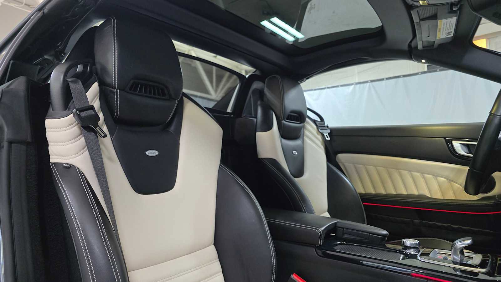 Used 2016 Mercedes-Benz SLK 300 image 14