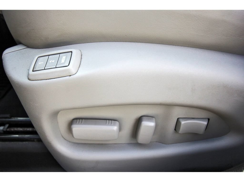 Used 2013 Cadillac SRX Luxury FWD image 27